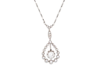 Lot 352 - AN EDWARDIAN DIAMOND PENDANT, the open work...
