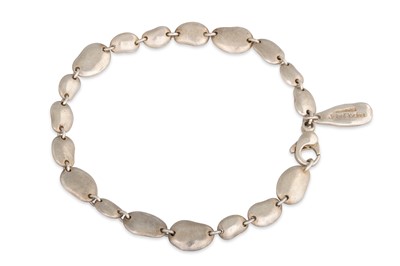 Lot 43 - A SUITE OF ABSTRACT IRISH SILVER JEWELLERY, by...