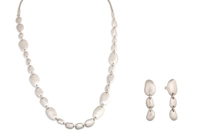 Lot 43 - A SUITE OF ABSTRACT IRISH SILVER JEWELLERY, by...