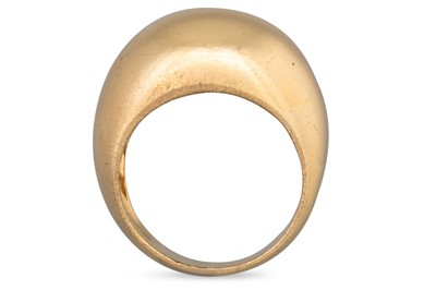 Lot 240 - A 14CT GOLD BOMBÉ RING, 10.69 g. 13.3 mm x 14...