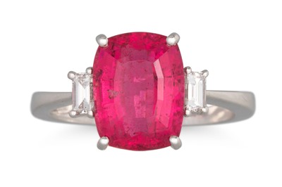 Lot 126 - A RUBELITE AND DIAMOND CLUSTER RING, the...