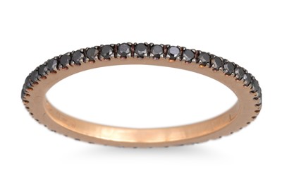 Lot 131 - A BLACK DIAMOND ETERNITY RING, mounted in 18ct...