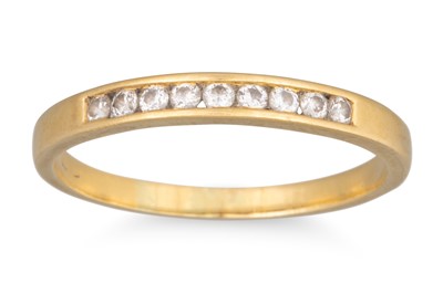 Lot 243 - A DIAMOND HALF ETERNITY RING, the round...
