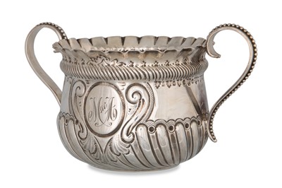 Lot 474 - A GEORGE V SILVER TWIN HANDLED PORRINGER,...