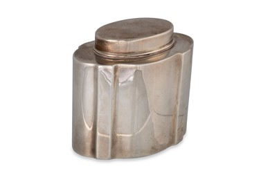 Lot 476 - A SILVER GEORGE V TEA CADDY, Birmingham 1926,...