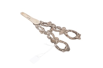 Lot 539 - A VICTORIAN SILVER GRAPE SCISSORS, with grape...
