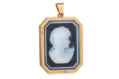 Lot 247 - A BANDED AGATE CAMEO PENDANT, depicting a lady...