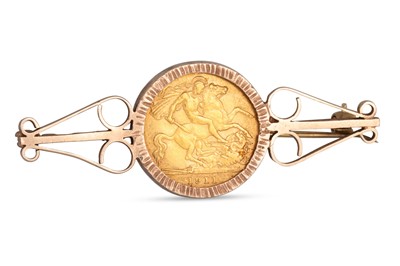Lot 165 - A GEORGE V 1/2 GOLD SOVEREIGN 1911, in a gold...