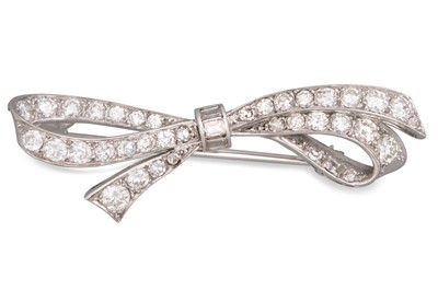 Lot 139 - A VINTAGE DIAMOND SET BOW BROOCH, mounted in...