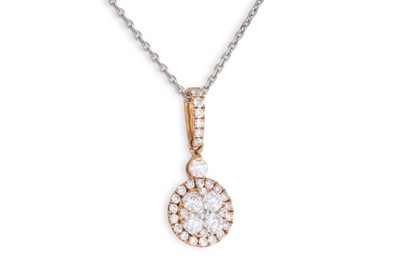 Lot 172 - A DIAMOND CLUSTER PENDANT, in 18ct yellow gold,...