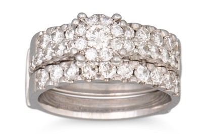 Lot 276 - A DIAMOND RING, triple banded with solitaire...