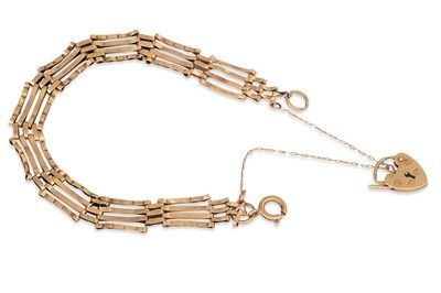 Lot 336 - A VINTAGE 9CT GOLD GATE LINK BRACELET, 7.3 g.,...