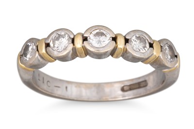 Lot 338 - A FIVE STONE DIAMOND RING, the brilliant cut...