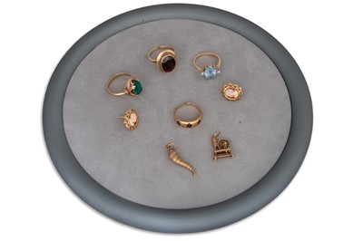 Lot 333 - A COLLECTION OF 9CT GOLD JEWELLERY ITEMS, to...