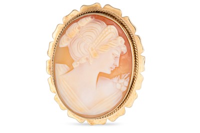 Lot 318 - A VINTAGE CAMEO BROOCH, with a 9ct gold frame,...
