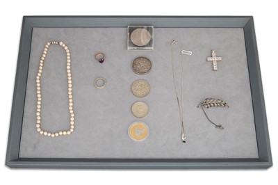 Lot 319 - A COLLECTION OF COSTUME JEWELLERY, to include...