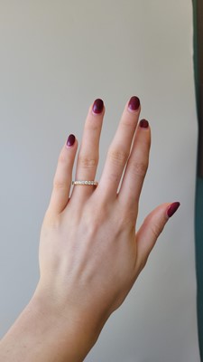 Lot 66 - A DIAMOND HALF ETERNITY RING, the brilliant...