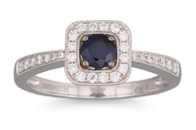 Lot 69 - A SAPPHIRE AND DIAMOND CLUSTER RING, the...