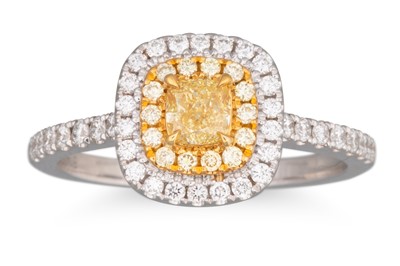 Lot 72 - A YELLOW AND WHITE DIAMOND CLUSTER RING, the...