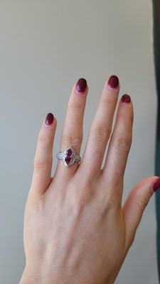 Lot 194 - A RUBY AND DIAMOND CLUSTER RING, set with two...