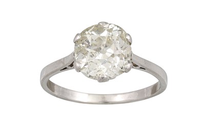 Lot 411 - A DIAMOND SOLITAIRE RING, the old cut diamond...