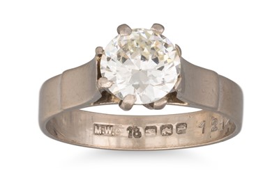Lot 354 - A DIAMOND SOLITAIRE RING, mounted in 18ct...