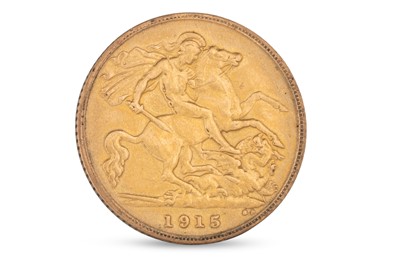 Lot 358 - A 1915 GV ENGLISH GOLD 1/2 SOVEREIGN COIN, VF,...