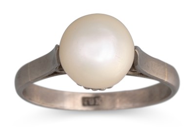 Lot 12 - A CULTURED PEARL RING, mounted in 18ct white...