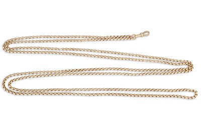 Lot 21 - A GOLD MUFF CHAIN, with dog clip clasp, length...