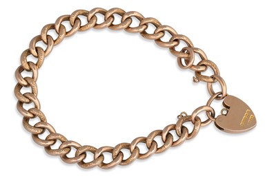 Lot 30 - AN ANTIQUE 9CT GOLD CURB BRACELET, with...