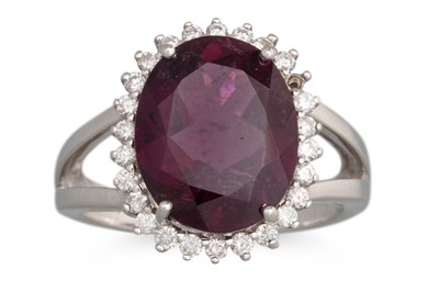 Lot 96 - A PINK TOURMALINE AND DIAMOND CLUSTER RING,...