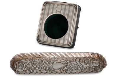 Lot 498 - AN ANTIQUE VICTORIAN SILVER PEN DISH, Chester...