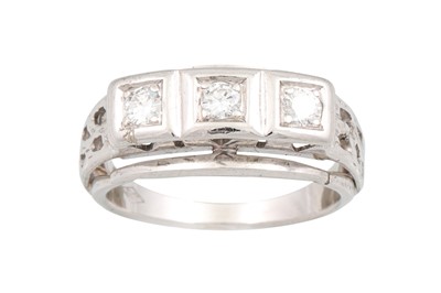 Lot 253 - A DIAMOND RING, set with three rows of...
