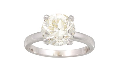 Lot 254 - A SOLITAIRE DIAMOND RING, the brilliant cut...