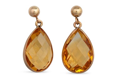 Lot 100 - A PAIR OF CITRINE DROP EARRINGS, with 9ct gold...