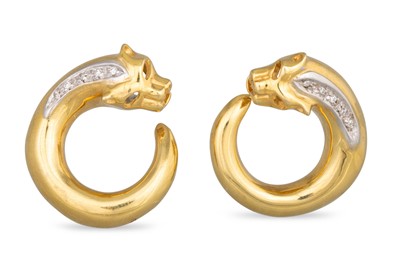 Lot 128 - A PAIR OF 18CT YELLOW GOLD AND DIAMOND CLUSTER...