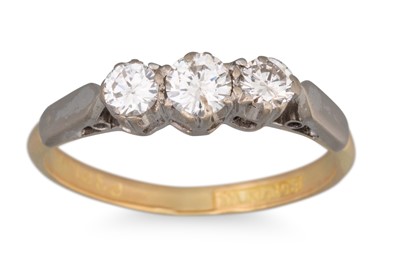 Lot 380 - A THREE STONE DIAMOND RING, mounted in 18ct...