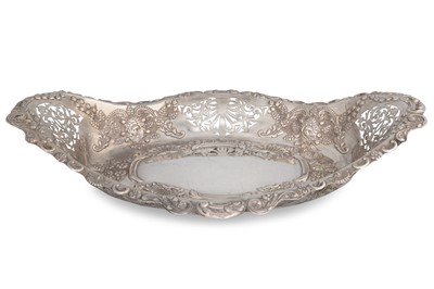 Lot 491 - AN EDWARDIAN SILVER OBLONG BASKET, with...