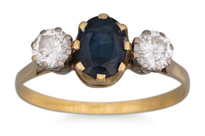 Lot 116 - A DIAMOND AND SAPPHIRE THREE STONE RING,...