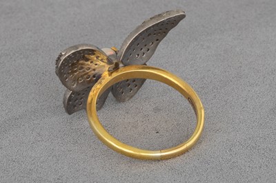 Lot 18 - AN OPAL AND DIAMOND RING, modelled as a...