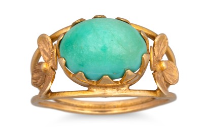 Lot 169 - A VINTAGE TURQUOISE RING, floral detail to...