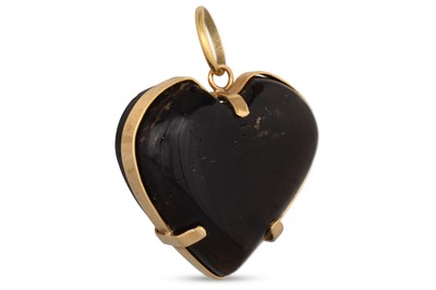 Lot 170 - A VINTAGE HEART SHAPED PENDANT, in yellow gold...