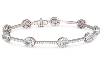 Lot 178 - A DIAMOND AND AQUAMARINE CLUSTER BRACELET,...