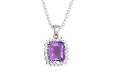 Lot 154 - AN AMETHYST AND WHITE STONE CLUSTER PENDANT,...