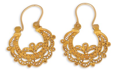 Lot 190 - A PAIR OF 18CT YELLOW GOLD HOOP STYLE EARRINGS,...