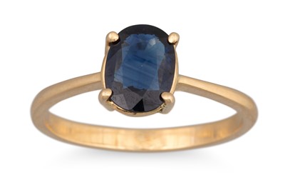 Lot 220 - A SINGLE STONE SAPPHIRE RING, the oval...