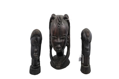 Lot 443 - A MODERN ROSEWOOD CARVING OF THE HEAD OF AN...