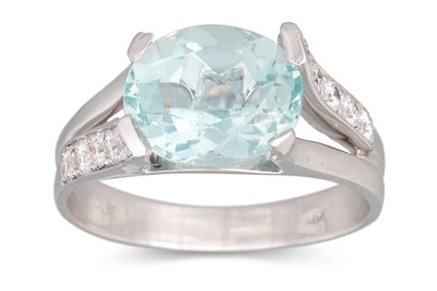 Lot 161 - AN AQUAMARINE AND DIAMOND RING, the oval...