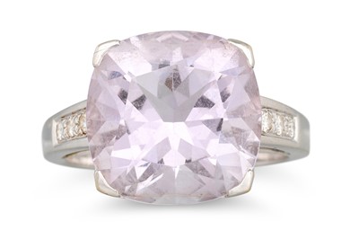Lot 163 - A PALE PINK AMETHYST AND DIAMOND RING, the...