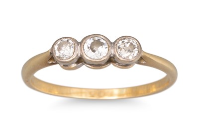 Lot 387 - A DIAMOND THREE STONE RING, mounted in...